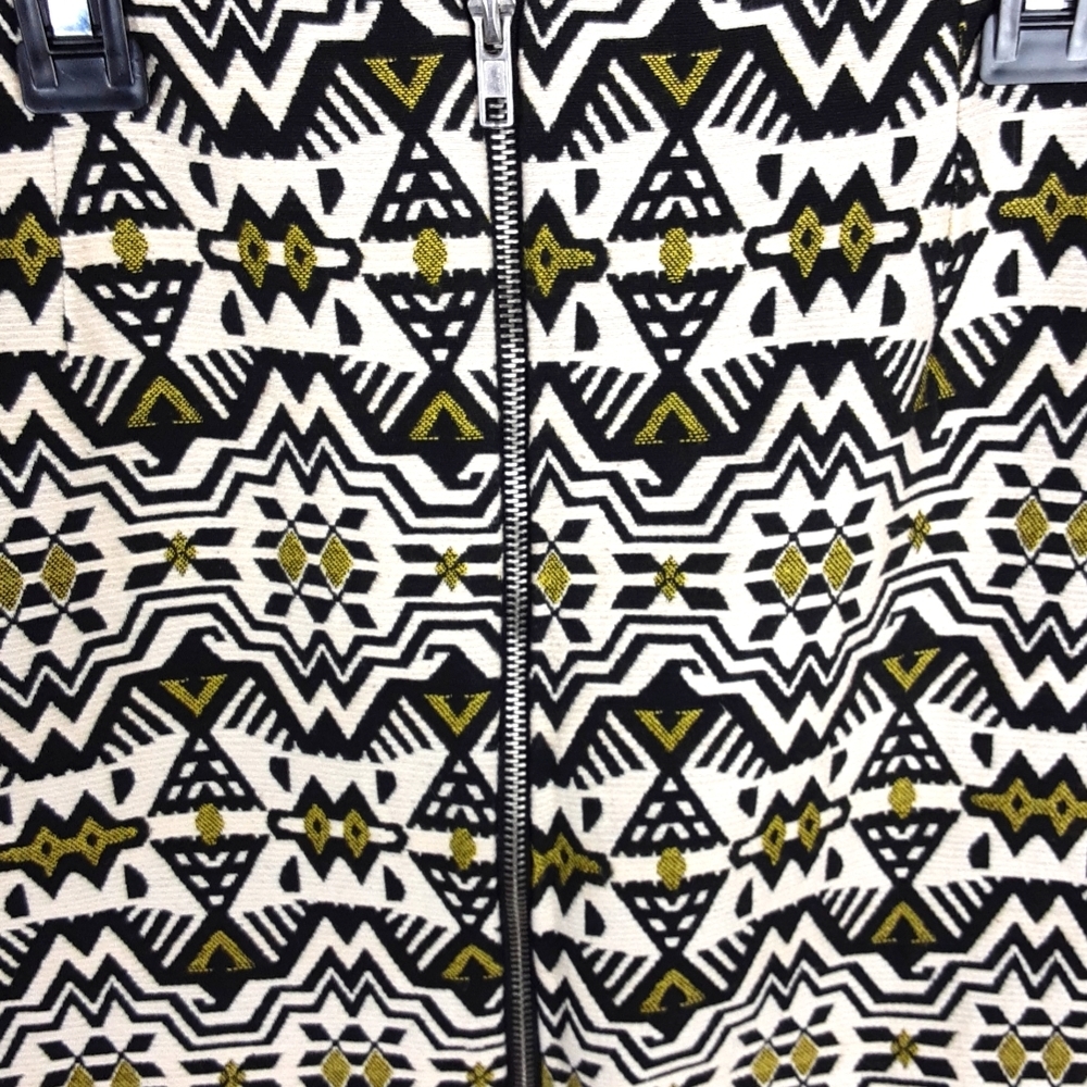 Ark & Co, 0202, Green, creme, woven, black mini skirt, Sz L - Picture 5 of 7